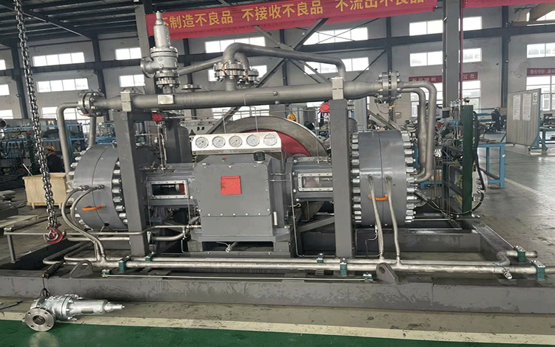 Diaphragm compressor for ultra-high pressure