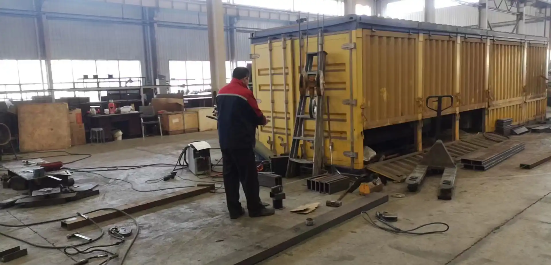 Pressure vessel welding station